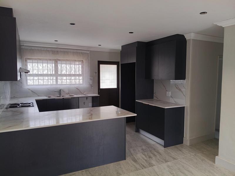 To Let 3 Bedroom Property for Rent in Peerless Park North Western Cape